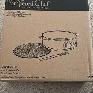 Pampered Chef Springform Pan with handles and tempered glass bottom!